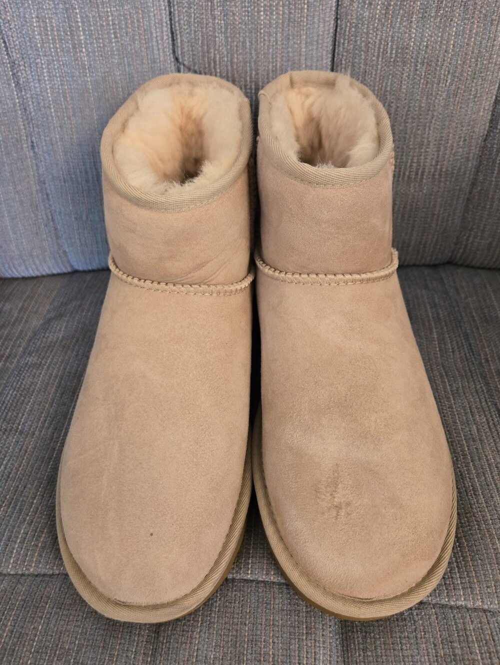 UGG CLASSIC MINI BOOTS 8